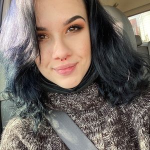 Meet your Posher, Ava